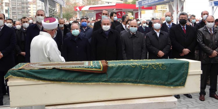 TBMM Başkanı Şentop ve Bakan Gül Konya’da cenazeye katıldı