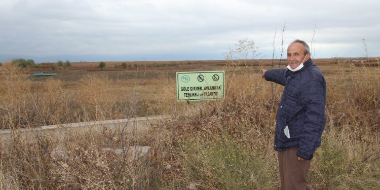 Beyşehir Gölü kıyılarında sular çekildi