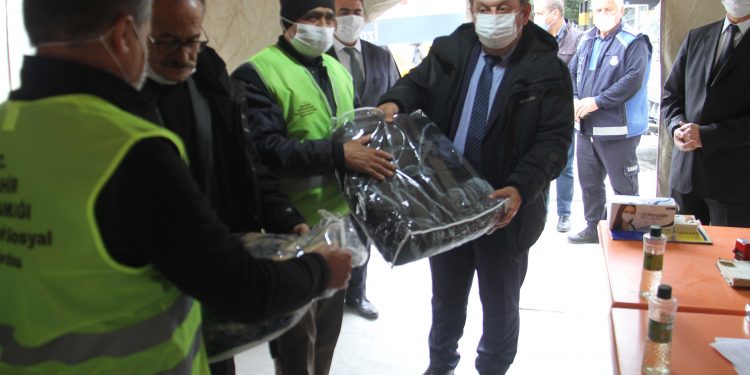 Beyşehir’de, İzmir depremzedeleri için yardım seferberliği sürüyor