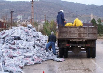Beyşehir’de ihtiyaç sahibi ailelere yakacak desteği
