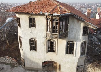 Tarihi konak kurtarılıyor!