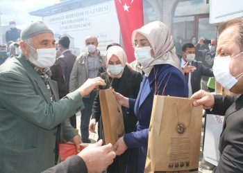 Dört ilçede vatandaşlara ücretsiz 19 bin fidan dağıtıldı