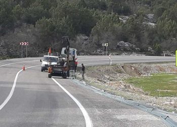 Karayollarında “çelik bariyer” mesaisi