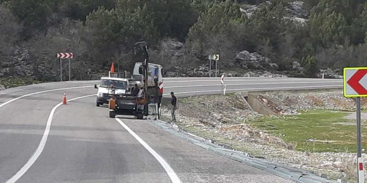 Karayollarında “çelik bariyer” mesaisi